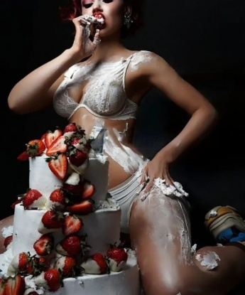 Жгучая брюнетка приглашает в гости и гарантирует незабываемый отдых. Я знаю, что тебе нужно, и это все есть у меня. Не упусти свой шанс на истинное блаженство! 4995, 28 лет